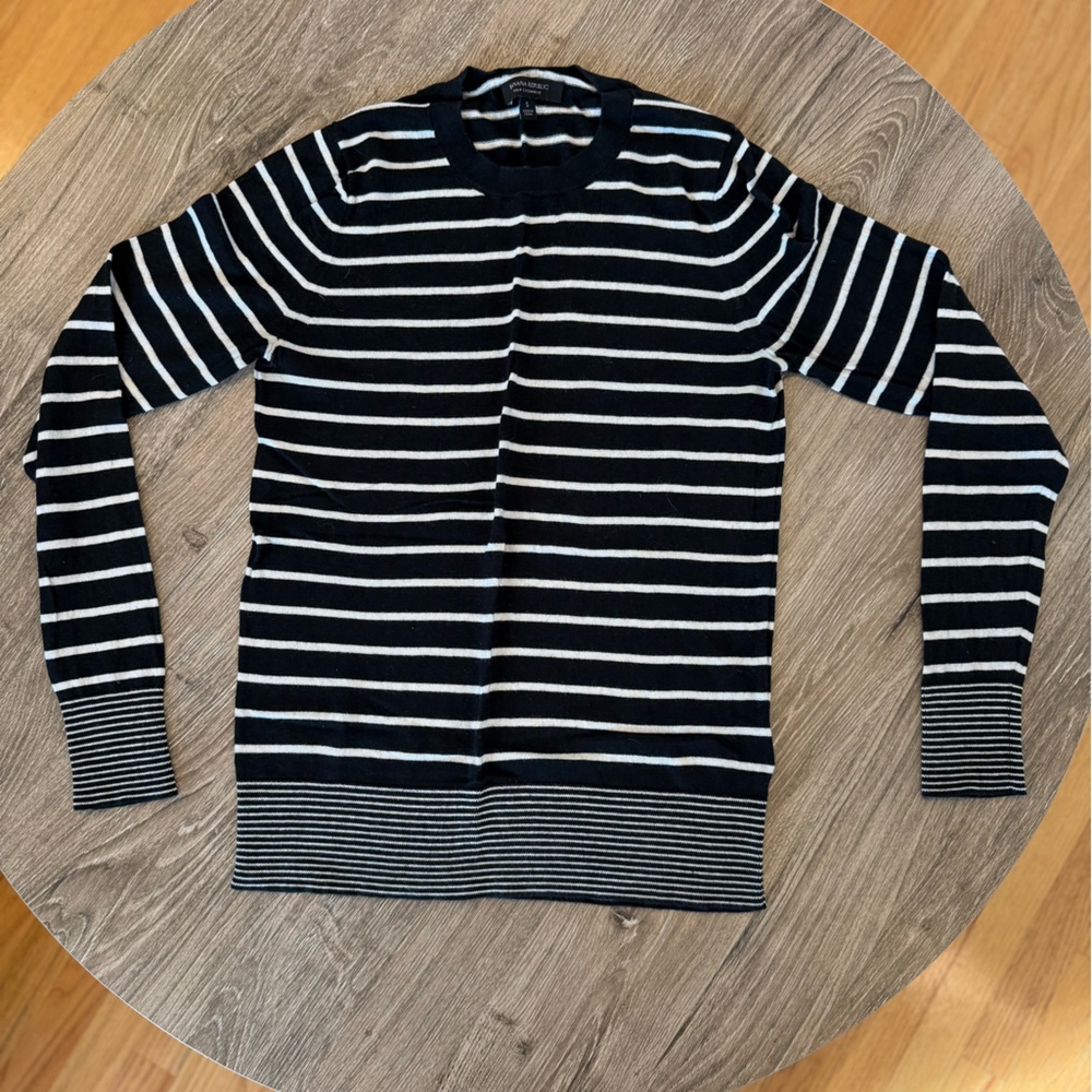 Banana Republic Women’s Black and White Silk Cashmere Sweater